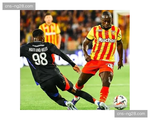 针对球场内燃放烟雾弹行为,法甲联盟考虑引入更严厉的俱乐部连带处罚